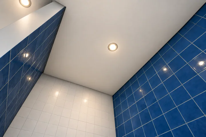 Espace lavabo · RDC — Plafond & lumière