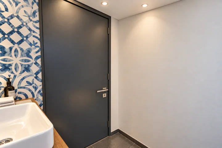 Espace lavabo · Étage — Autre perspective
